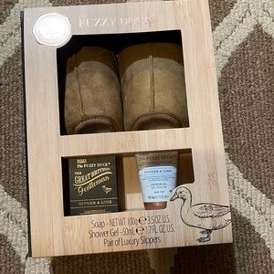 4 for $10 sale 🐝  Slipper set